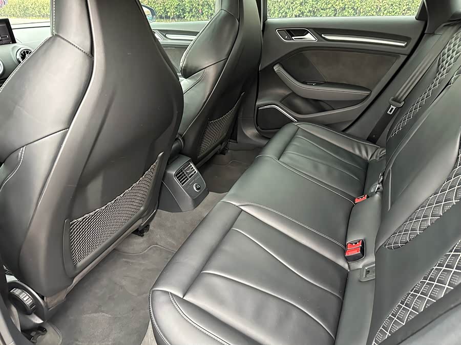 Audi RS 3 2018 immagine di auto #11