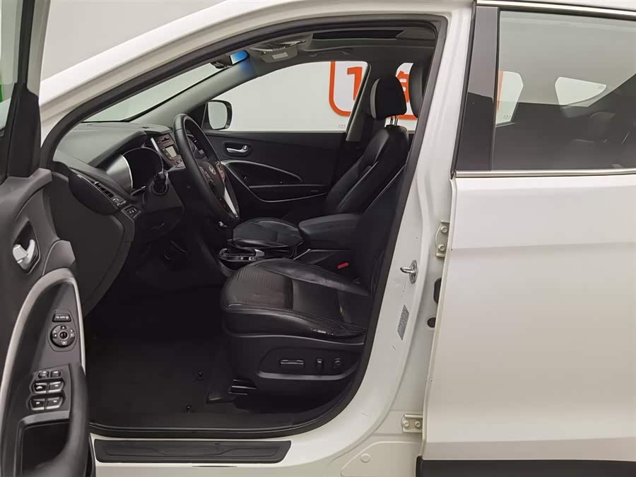 Hyundai Santa Fe 2014 car image #11