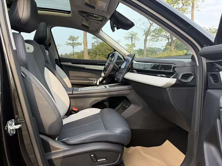 GEELY Boyue L 2024 car image #11