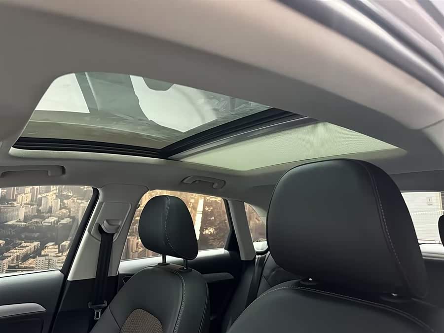 Audi Q3 2019 car image #11
