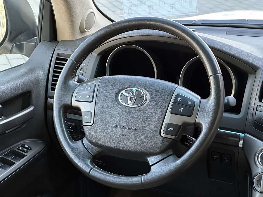 Toyota Land Cruiser 2011 immagine di auto #11