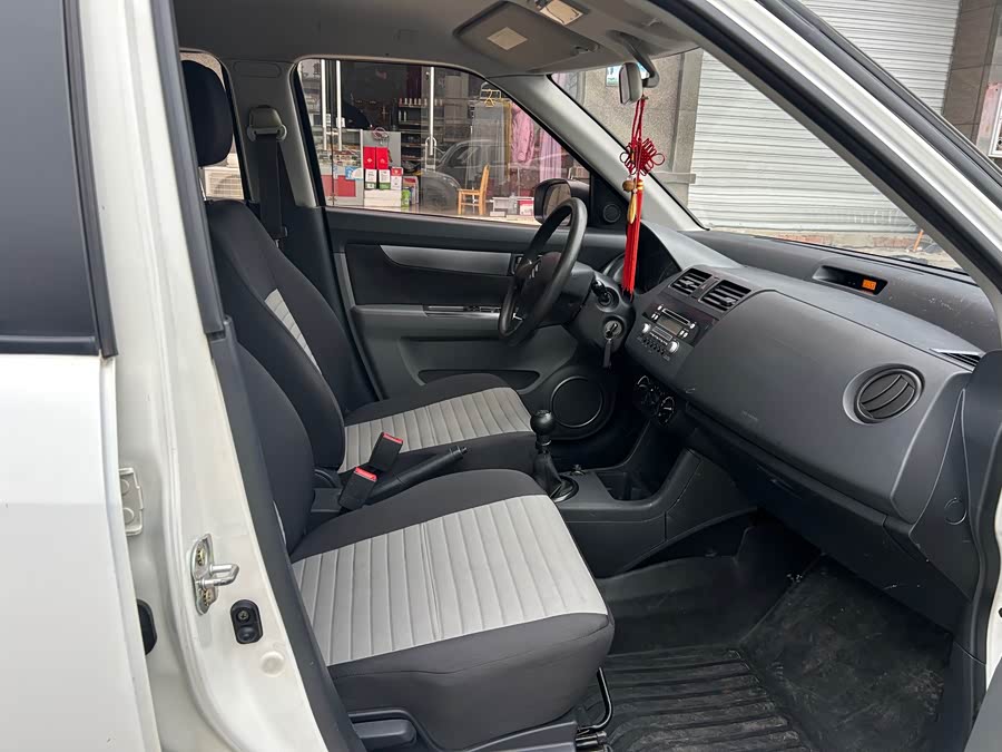 Suzuki Swift 2016 car image #11