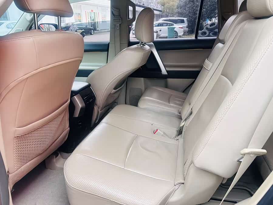 Toyota Land Cruiser Prado 2010 immagine di auto #11