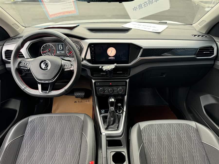 Volkswagen T-Cross 2020 #11 Volkswagen T-Cross 2020 car image #11