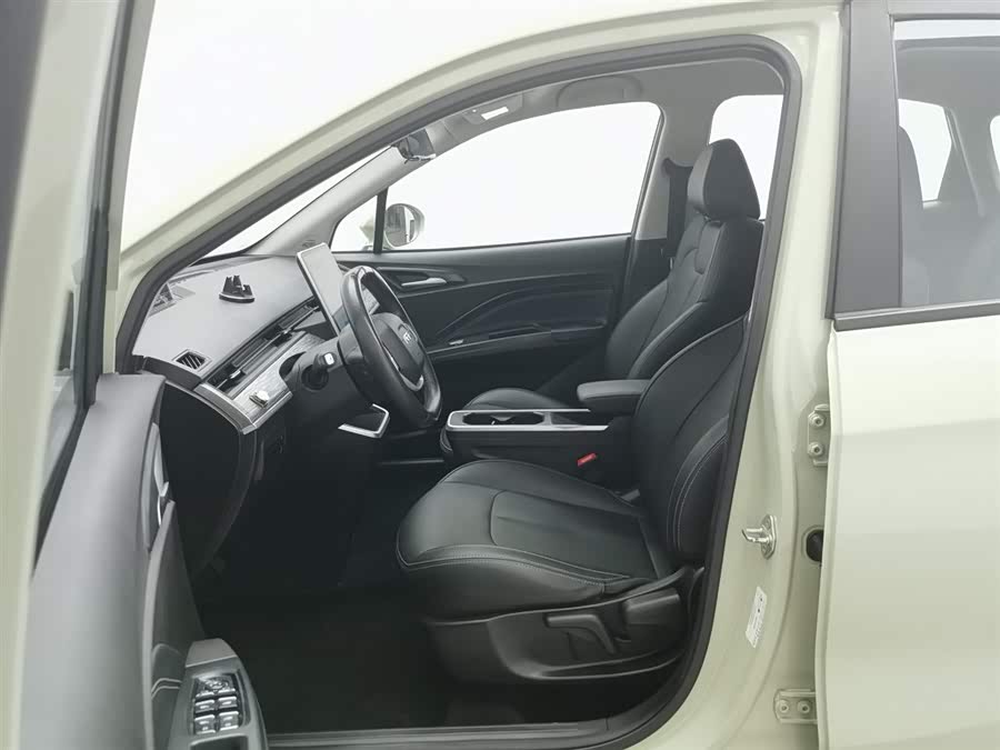 哪吒汽车 哪吒V 2022 汽车图片 #11