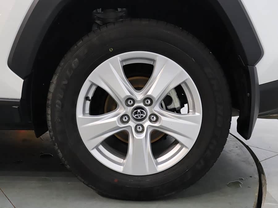 Toyota RAV4 2024 car image #11