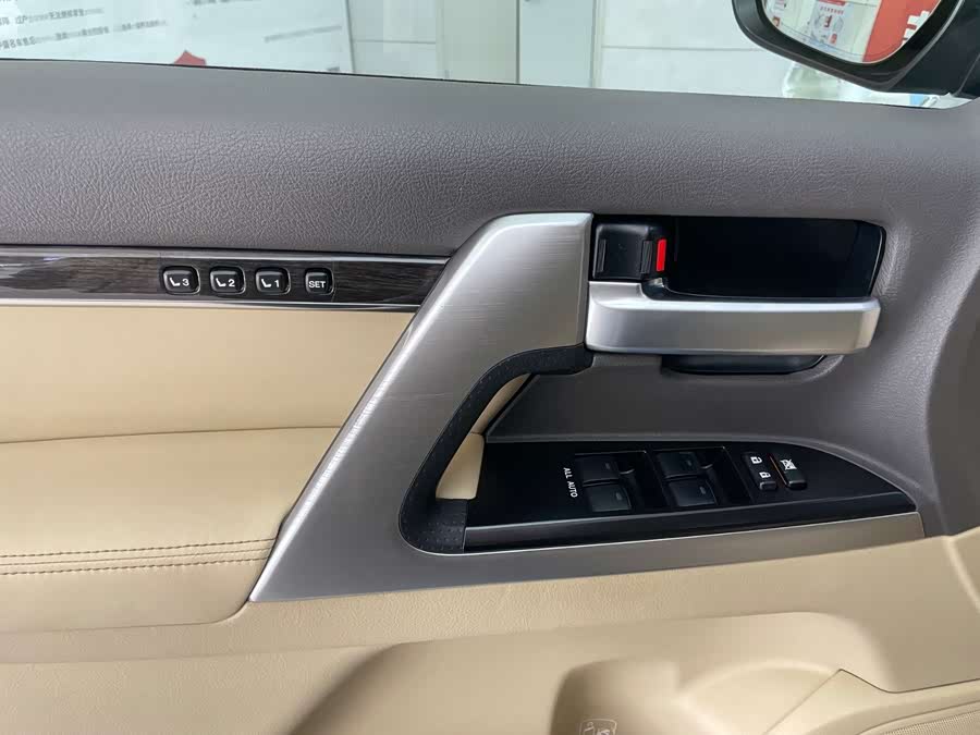 Toyota Land Cruiser 2016 car image #11