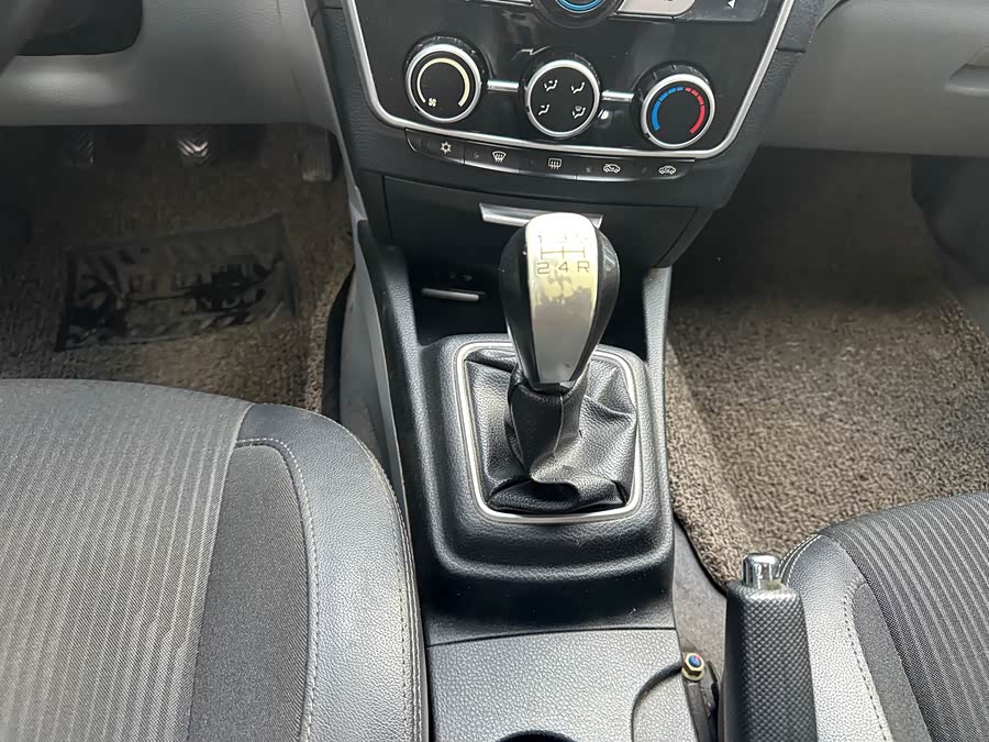 Soueast V3 Lingyue 2015 immagine di auto #11