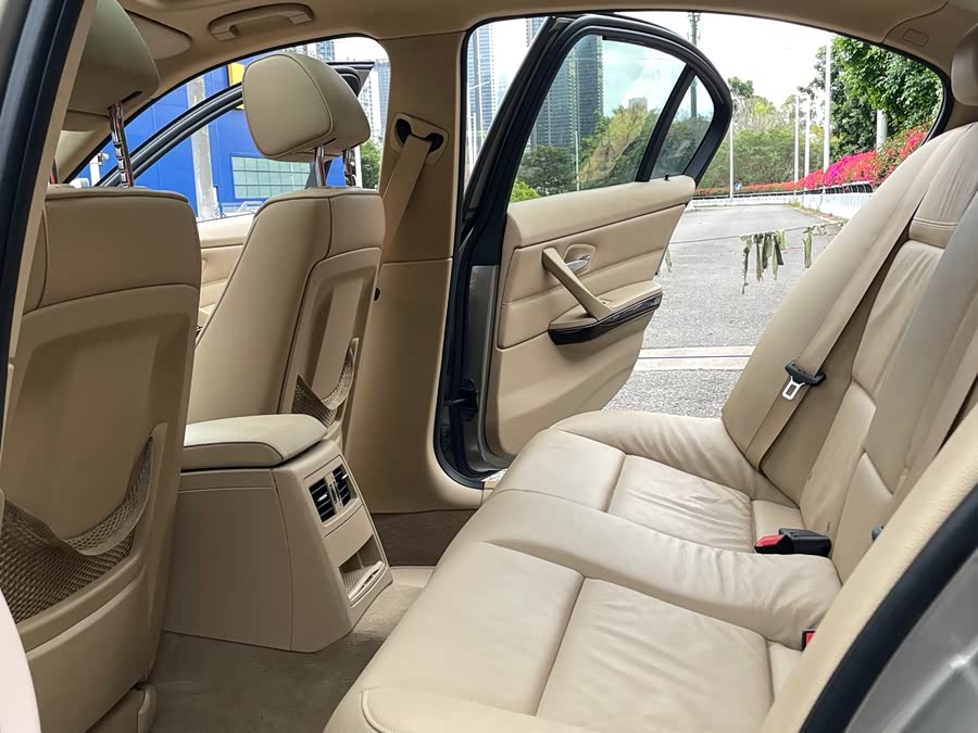 BMW 3 Series (Imported) 2010 car image #11