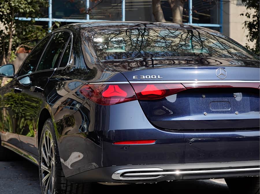 Mercedes-Benz E Class 2023 car image #11