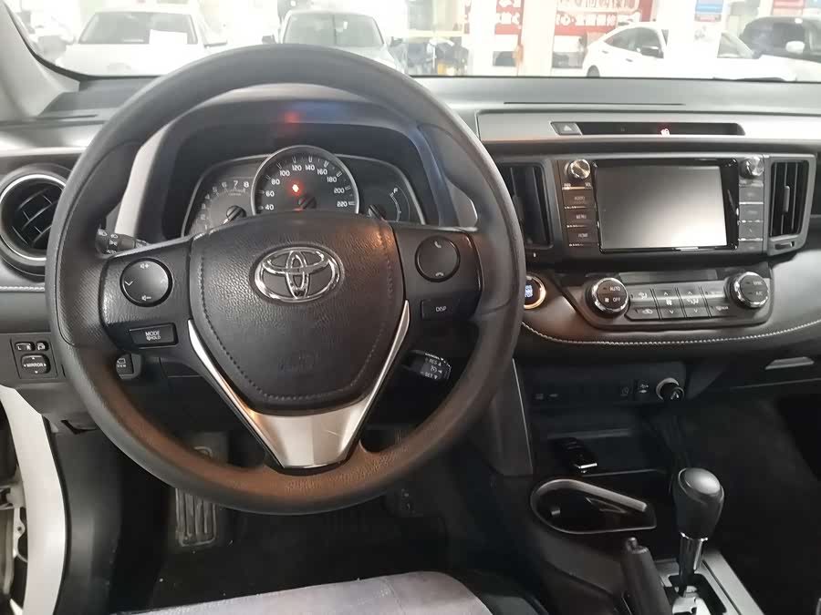 Toyota RAV4 2017 #11 Toyota RAV4 2017 car image #11