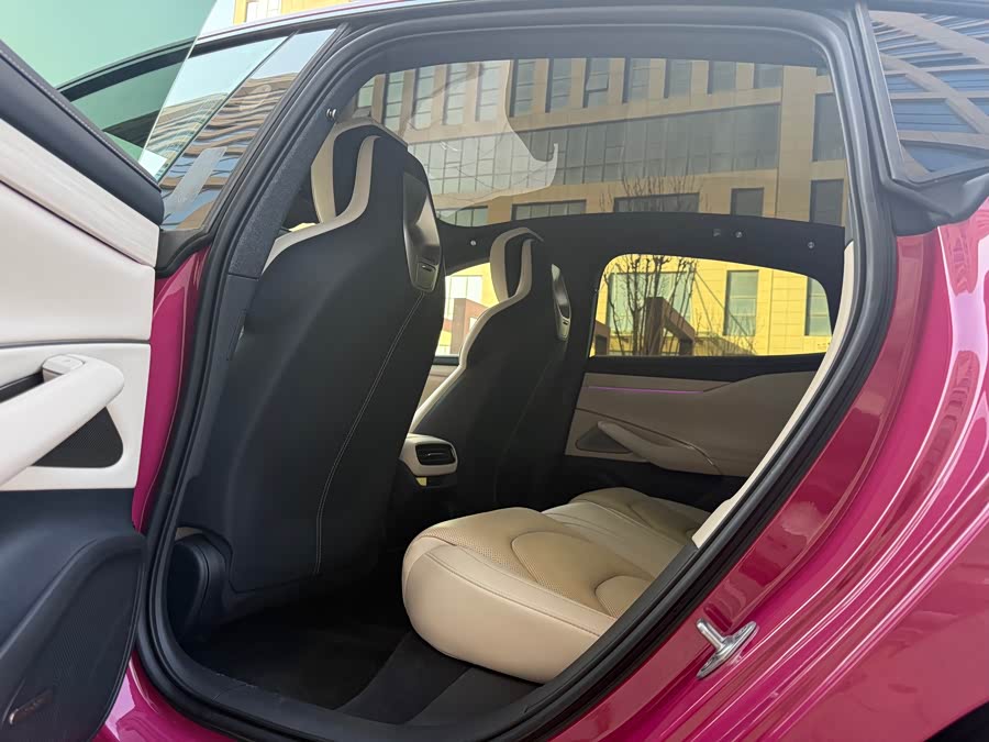MI SU7 2025 immagine di auto #11