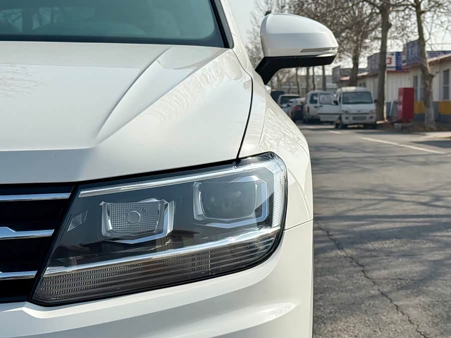 Volkswagen Tiguan L 2021 car image #11
