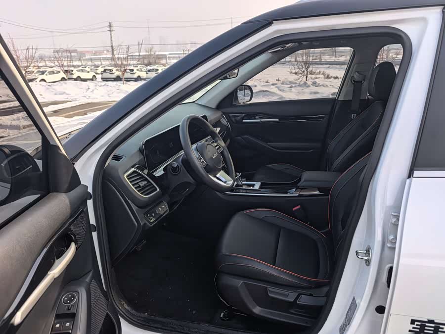 Kia Seltos 2024 imagen de coche #11