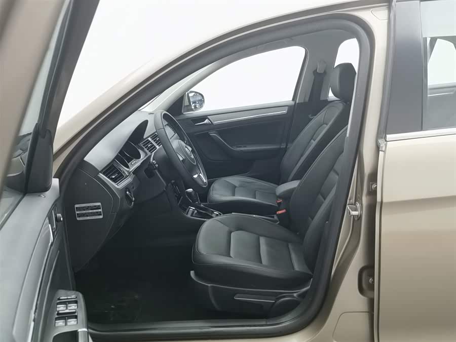 Volkswagen Bora 2013 immagine di auto #11