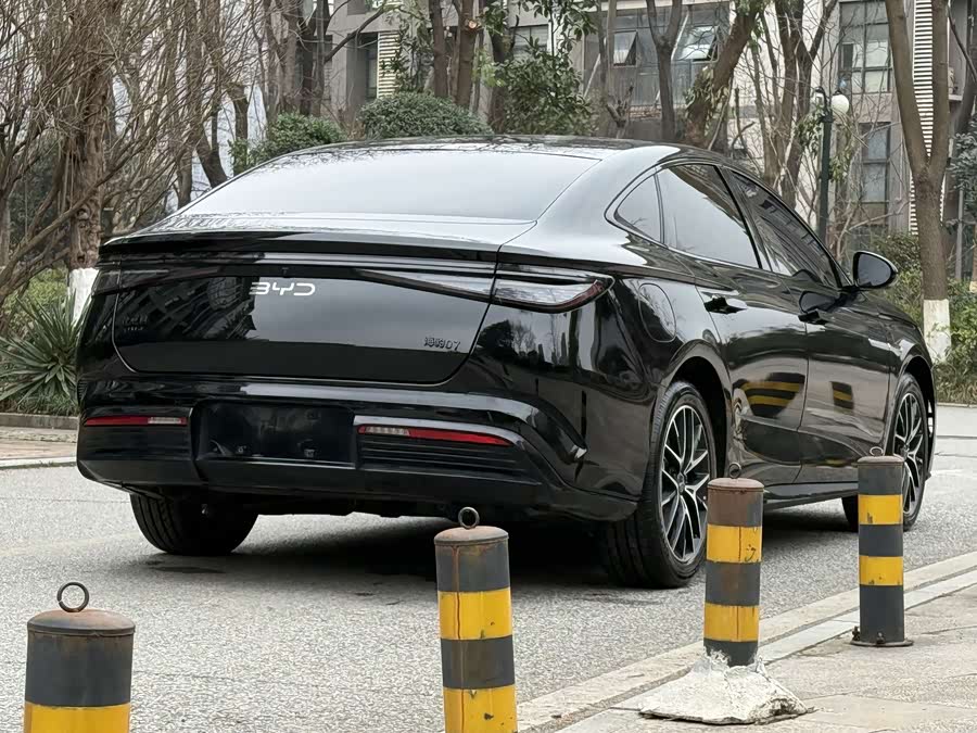 BYD Seal 07 DM-i 2024 immagine di auto #11