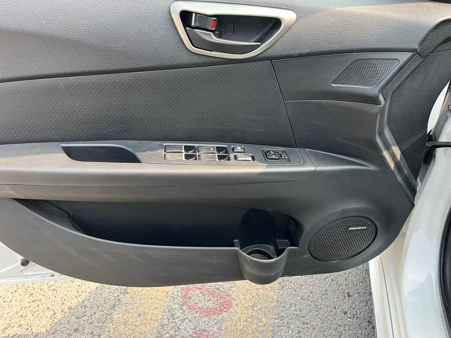 Soueast V5 Lingzhi 2015 car image #11