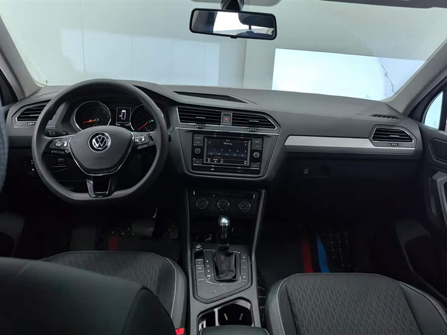 Volkswagen Tiguan L 2020 car image #11