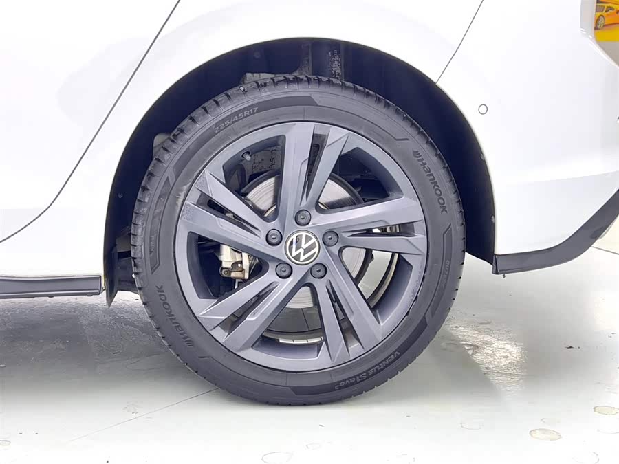 Volkswagen Golf 2021 car image #11
