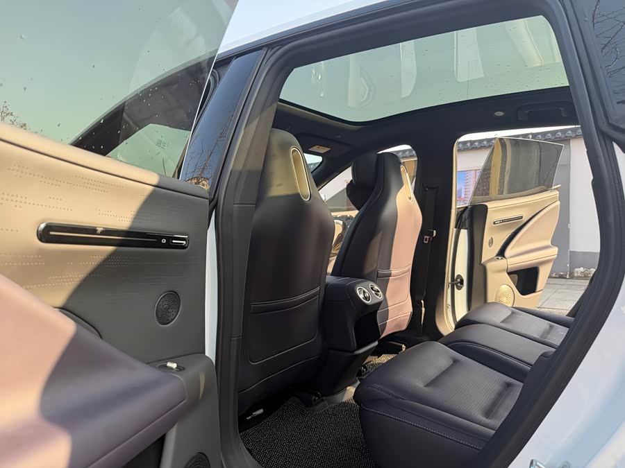 Avatr 07 2025 car image #11