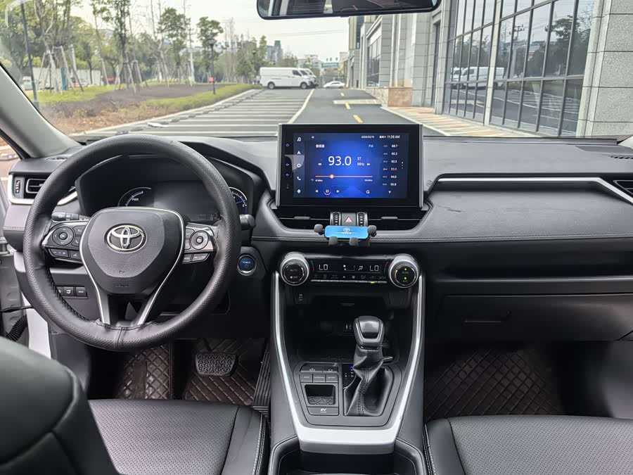 Toyota RAV4 Hybird E+ 2021 immagine di auto #11