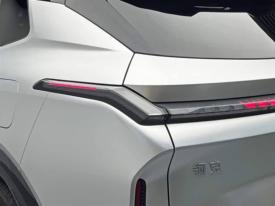 Lynk & Co 08 EM-P 2024 car image #11