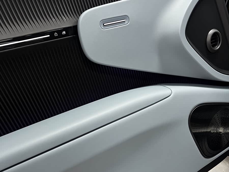 Avatr 12 2024 car image #11