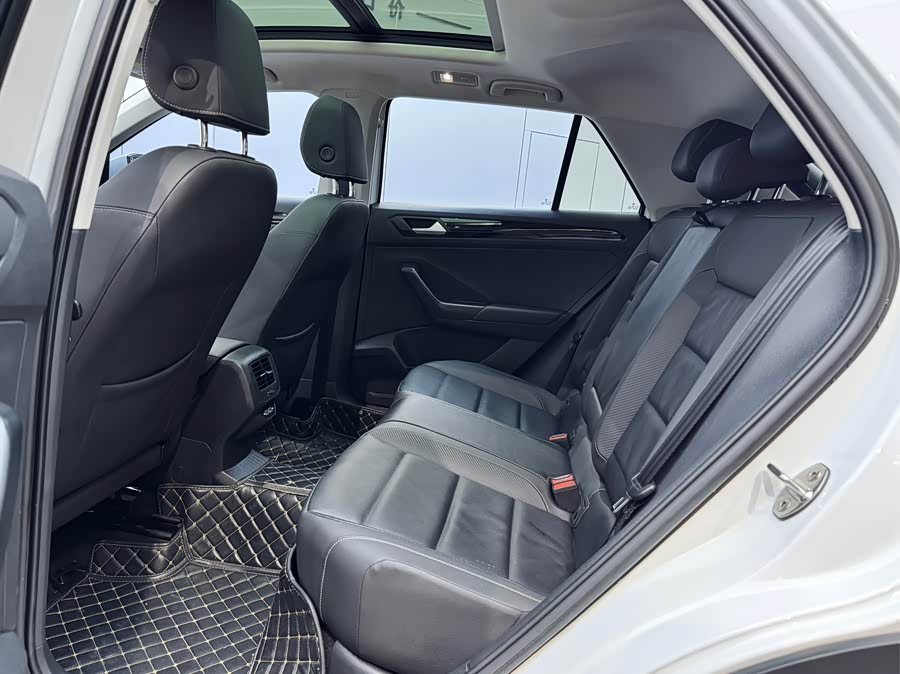 Volkswagen T-Roc 2021 car image #11