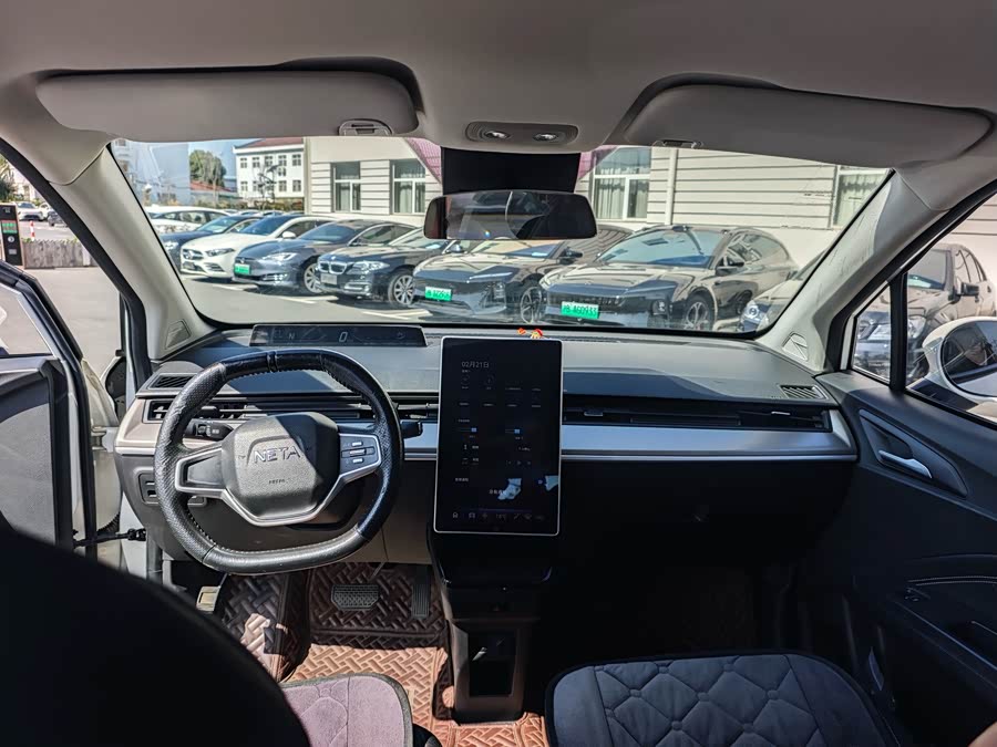 哪吒汽车 哪吒V 2020 汽车图片 #11