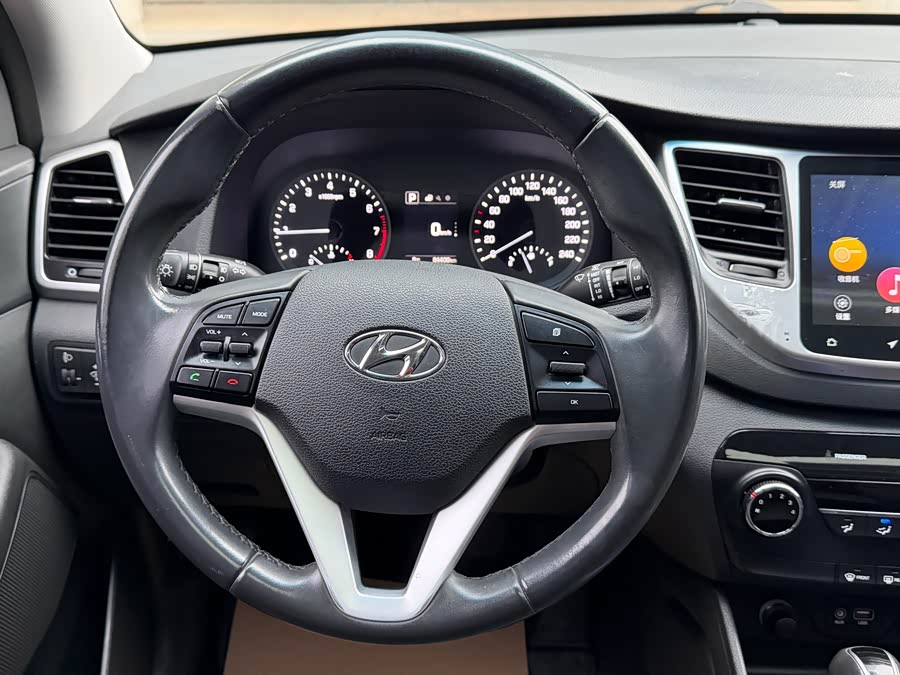 Hyundai Tucson 2016 car image #11