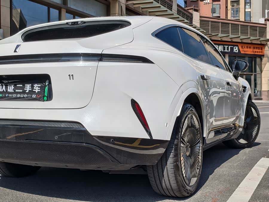 Avatr 11 2024 car image #11