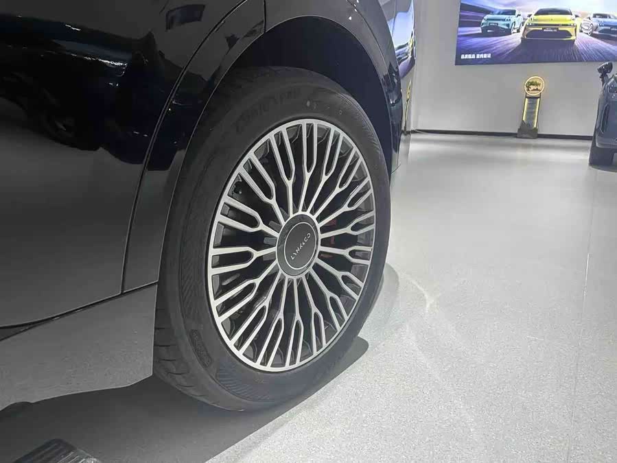Lynk & Co 900 2025 car image #11