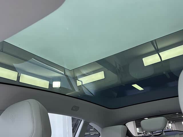 哪吒汽车 哪吒S猎装 2025 汽车图片 #11