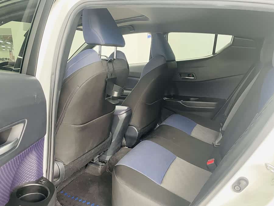 Toyota C-HR 2020 car image #11