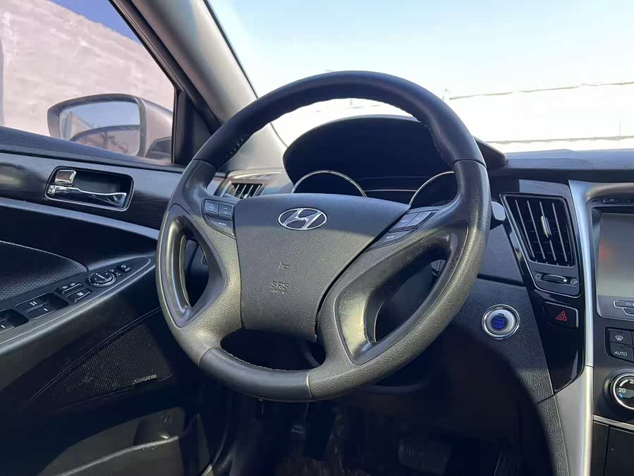 Hyundai Sonata 2012 изображение автомобиля #11