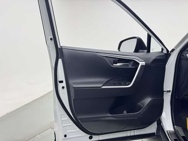 Toyota RAV4 2024 car image #11