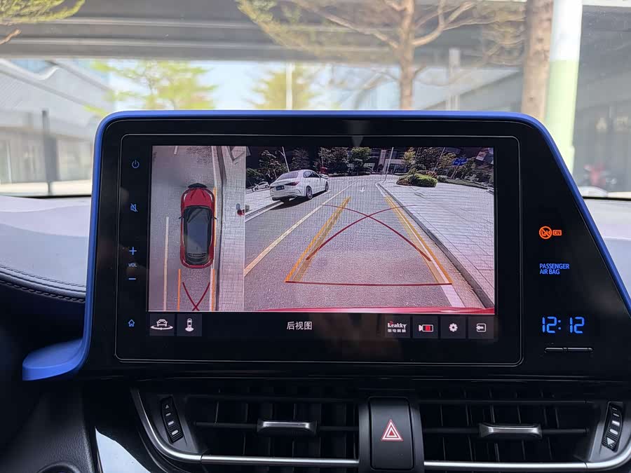 Toyota C-HR 2018 car image #11