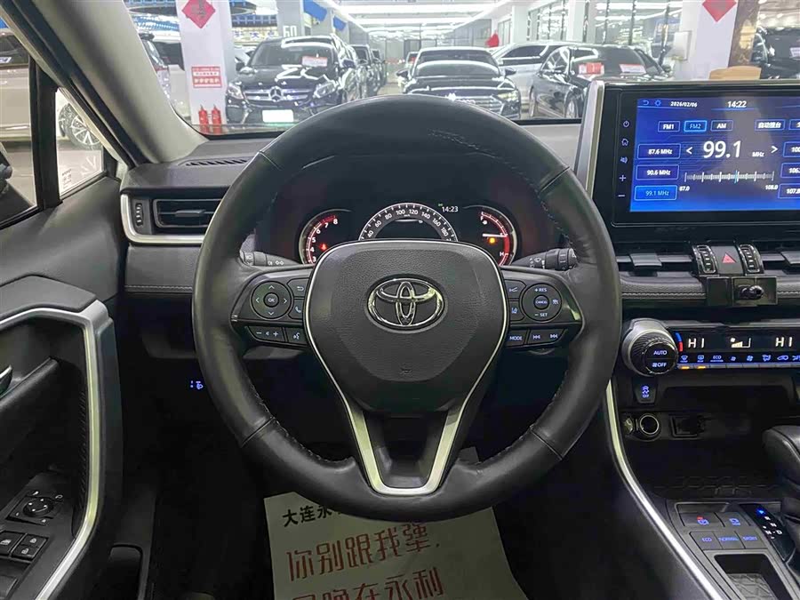 Toyota RAV4 2020 car image #11