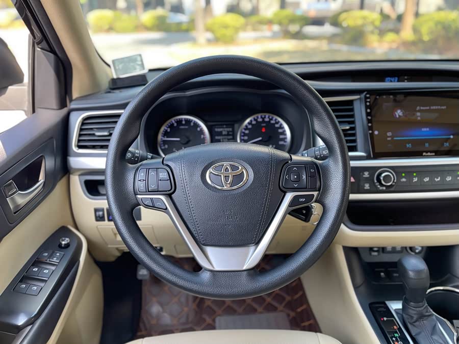 Toyota Highlander 2019 car image #11