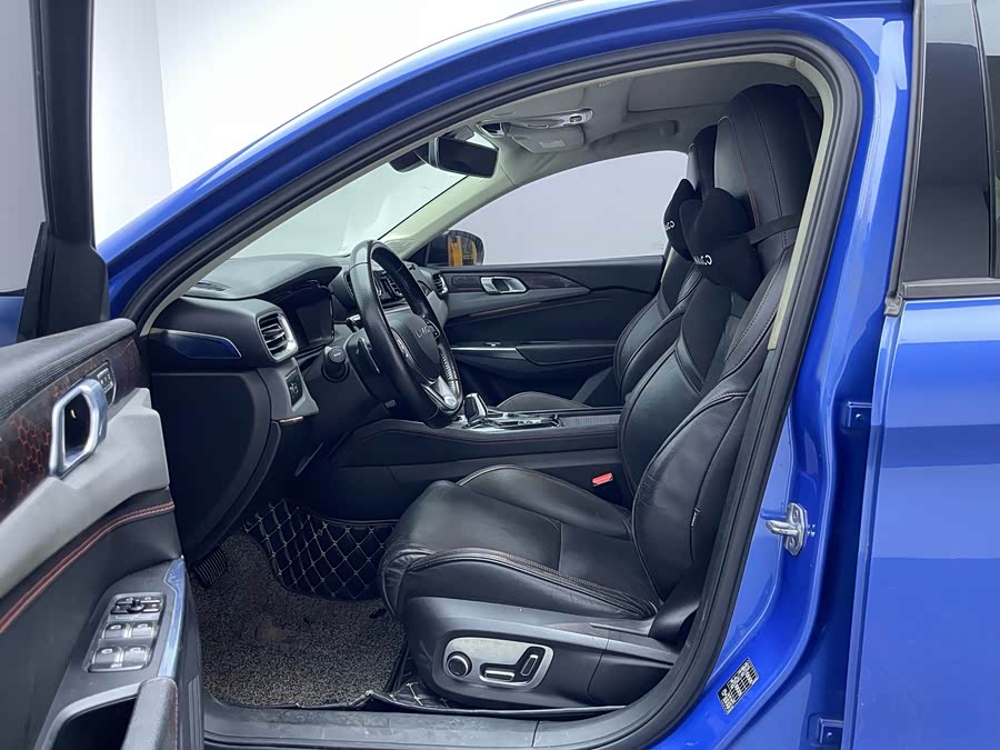 Lynk & Co 02 2018 #11 Lynk & Co 02 2018 car image #11