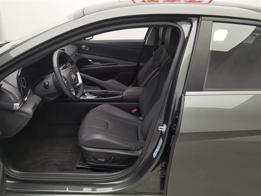 Hyundai Elantra 2023 immagine di auto #11