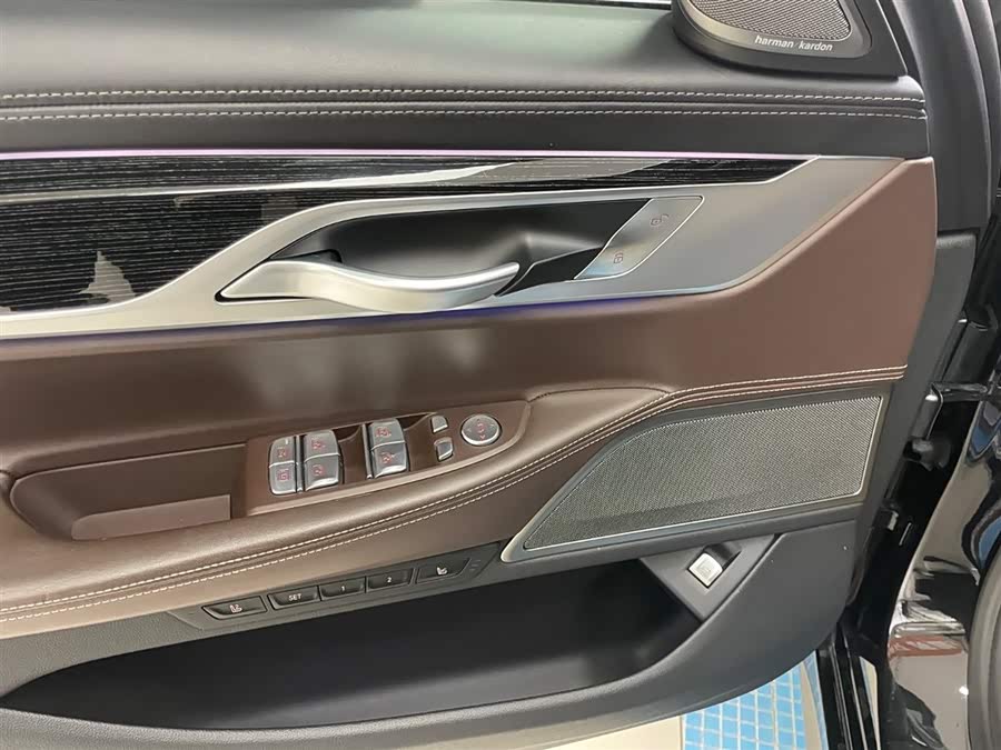 BMW 7 Series 2021 car image #11