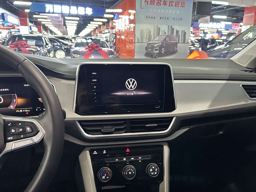 Volkswagen T-Roc 2025 car image #11