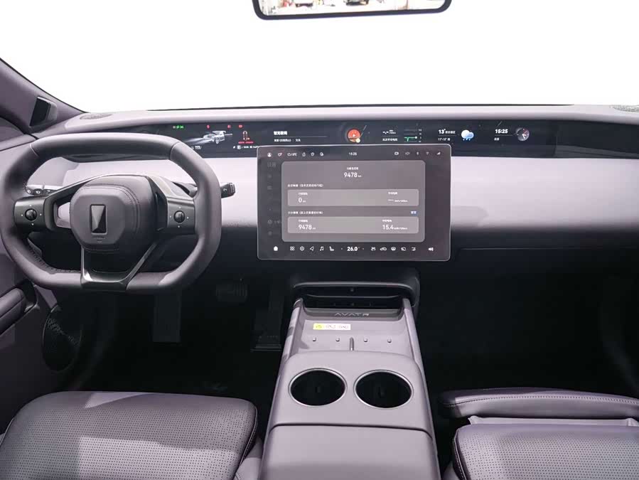 Avatr 06 2025 car image #11