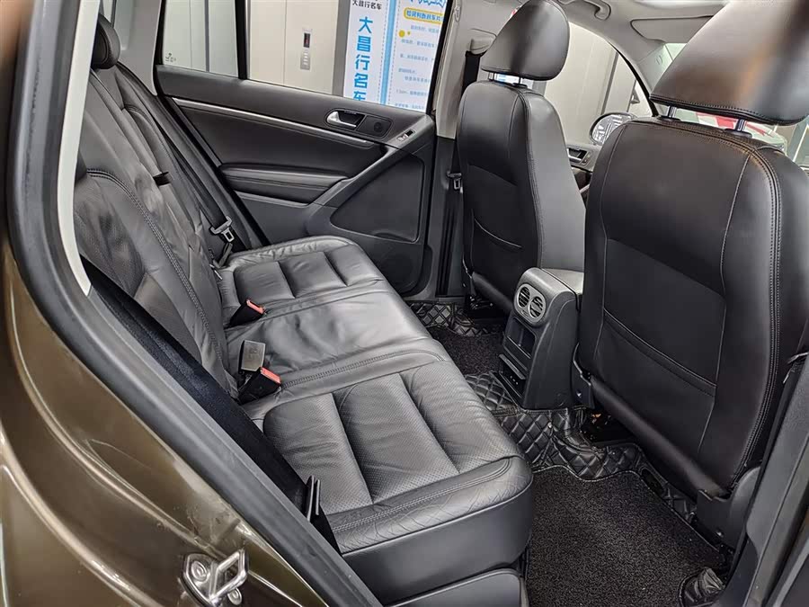 Volkswagen Tiguan 2015 car image #11