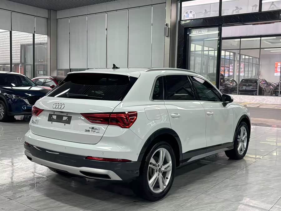 Audi Q3 2021 car image #11
