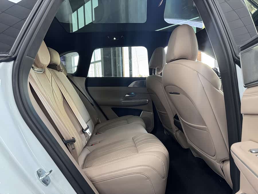 Xpeng G9 2025 car image #11