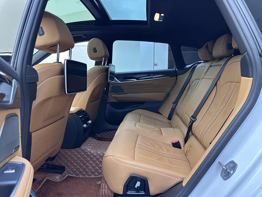 BMW 6 Series GT 2022 immagine di auto #11