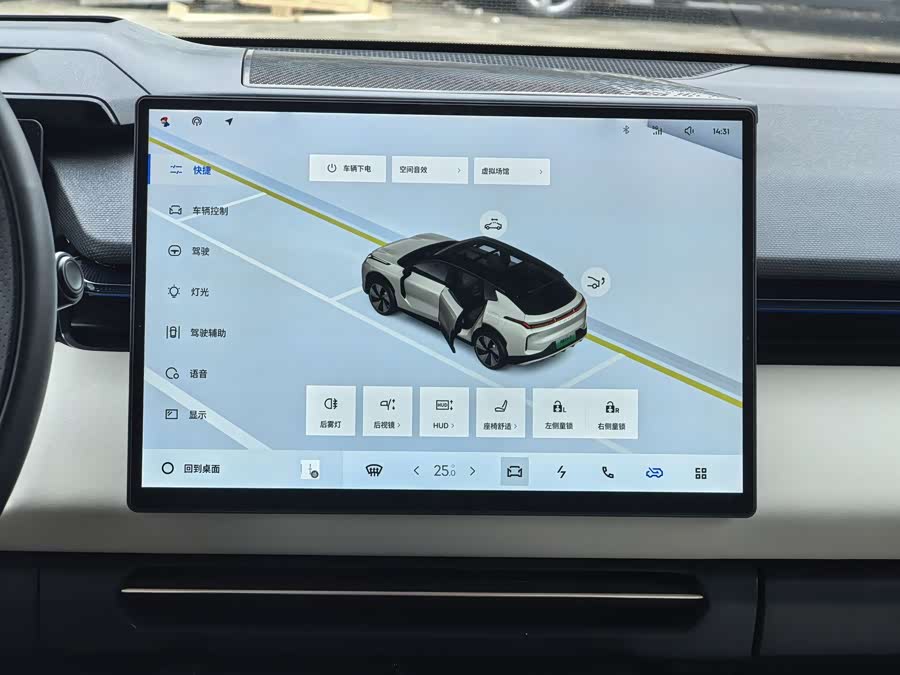 Lynk & Co 08 EM-P 2023 car image #11