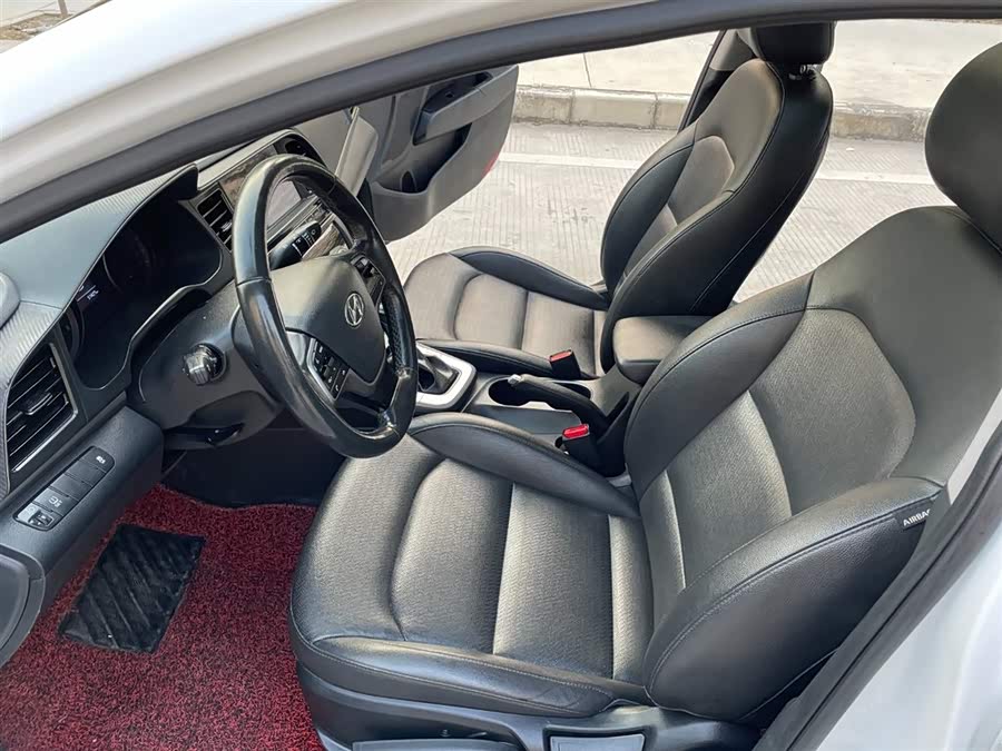 Hyundai Elantra AD 2020 immagine di auto #11